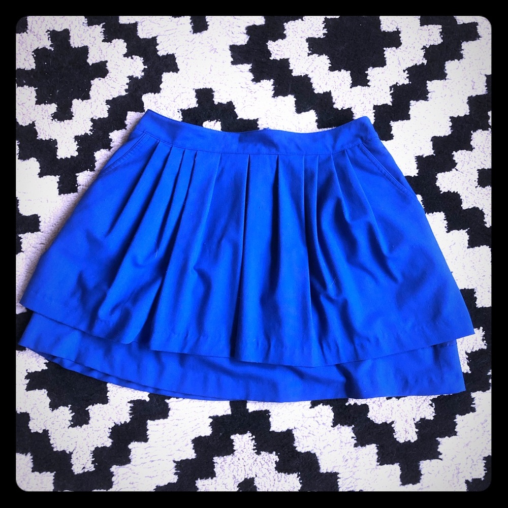 Pleated blue kirt with pockets!!
